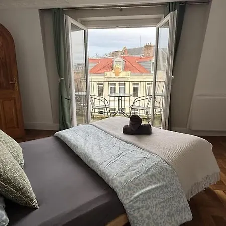 With Balcony * Arras