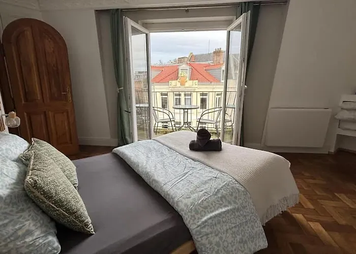 With Balcony * Arras